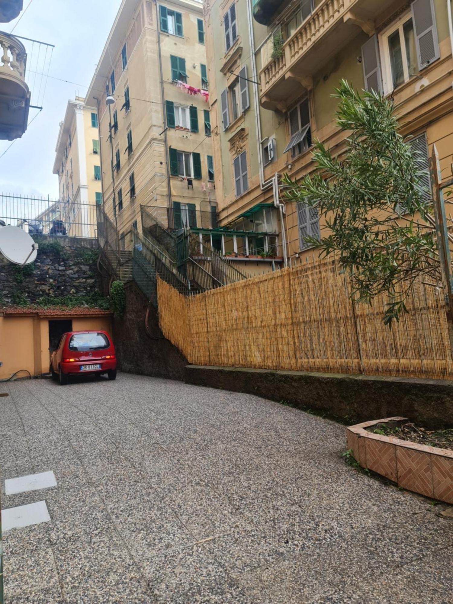 Ampio Appartamento Con 2 Posti Auto E Cortile Genova Kültér fotó